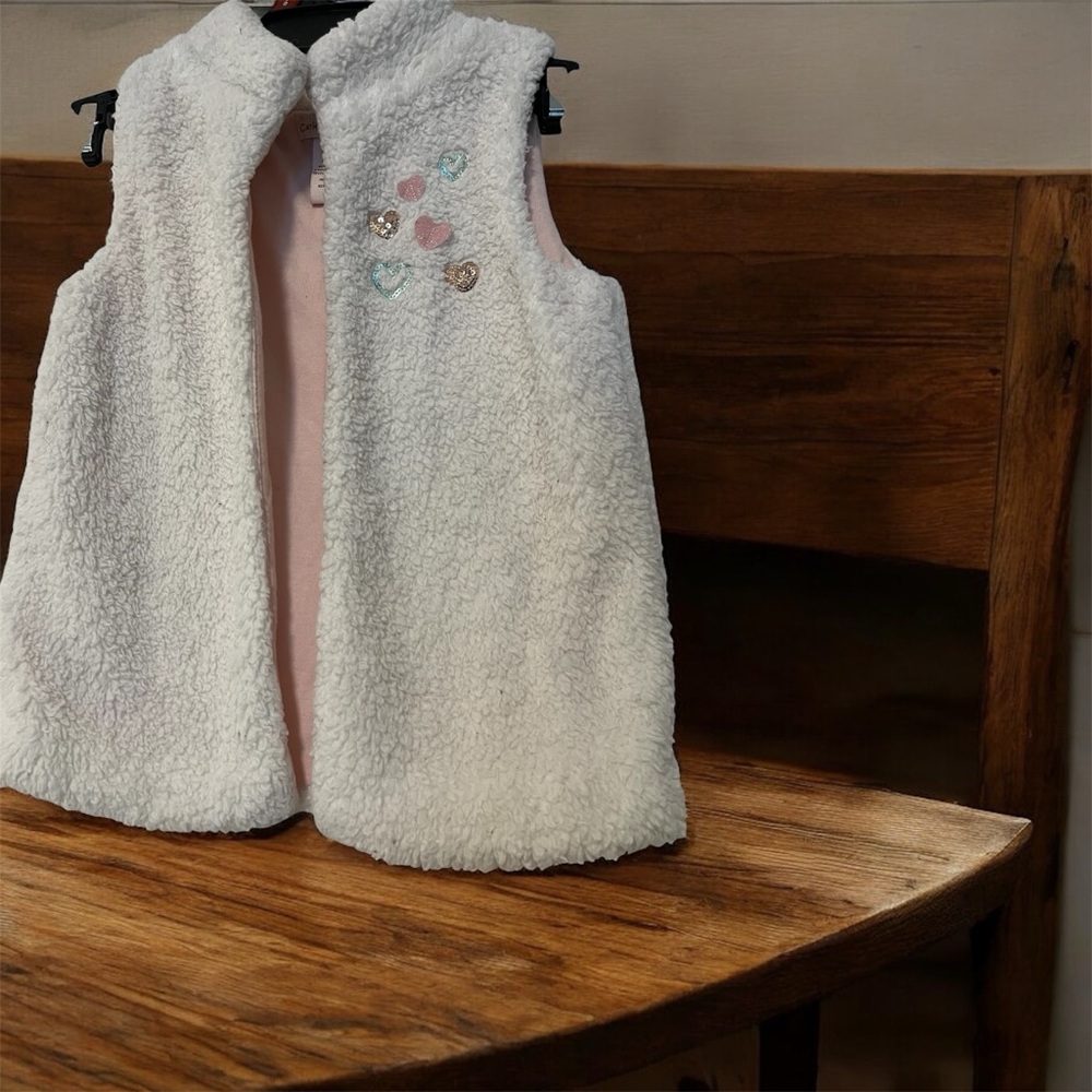 Catherine Malandrino White Fleece Vest with Heart Accents.A74 - Picture 1 of 8